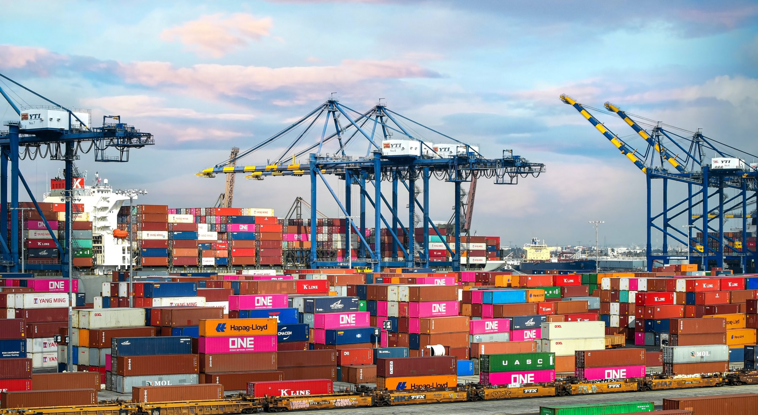 industri logistik indonesia - terralogiq